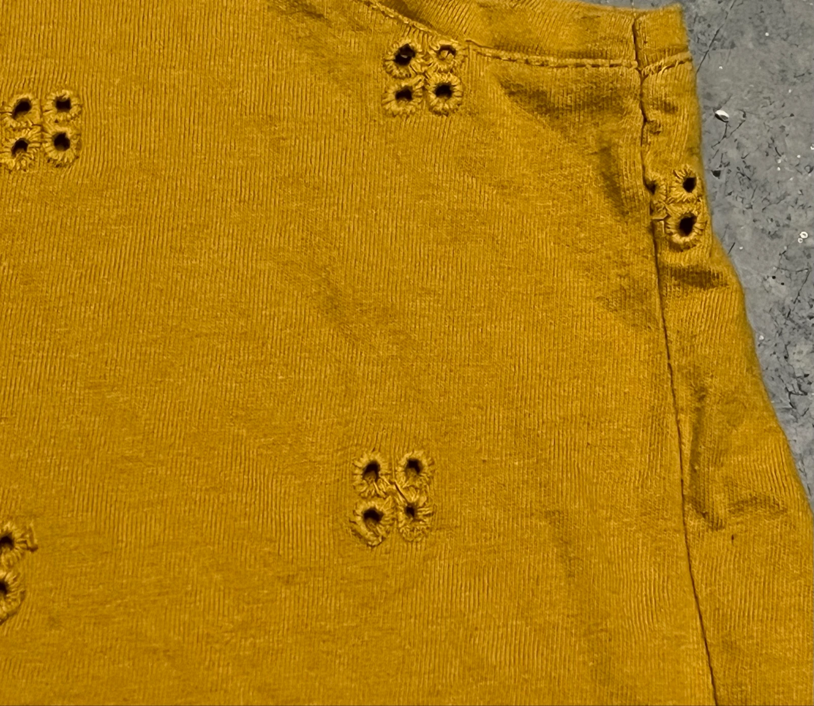 Camiseta naranja con calados  – photo 18